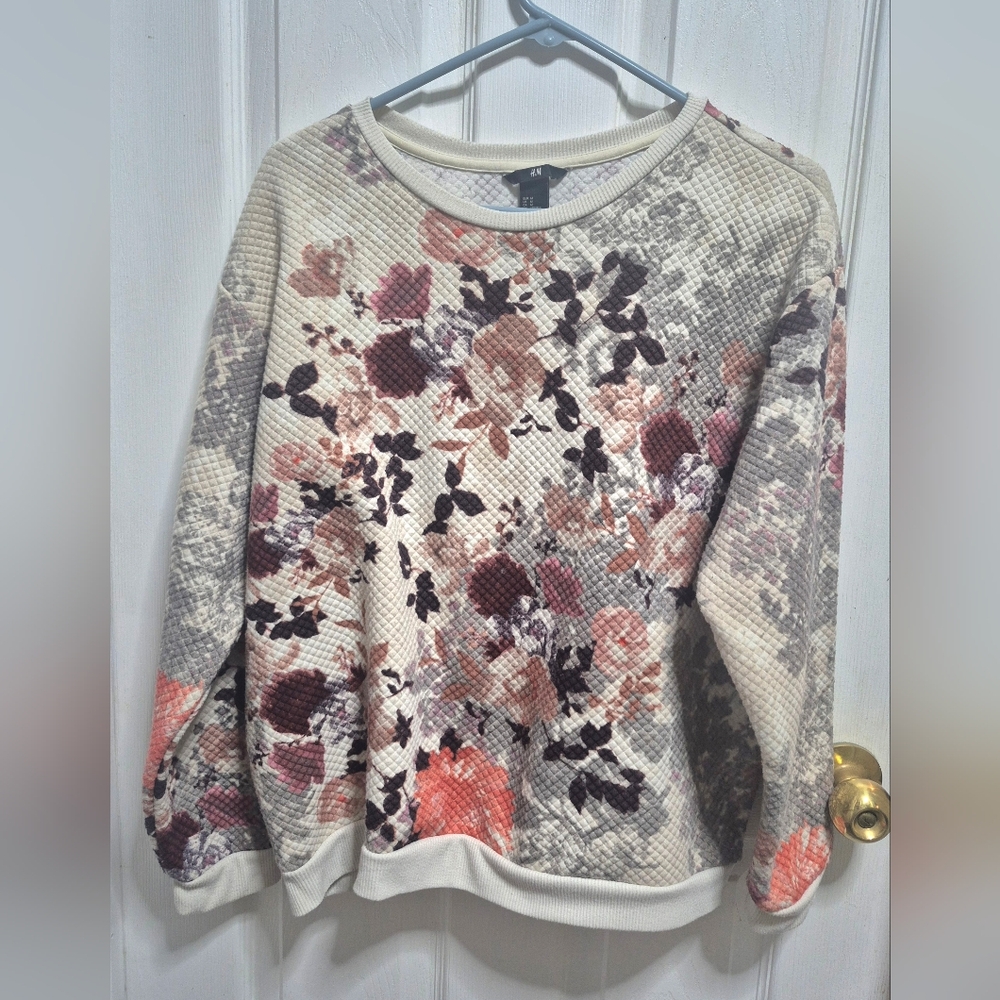 H&M Floral Quilted Crewneck Sweater. Size M..Fits Oversized.